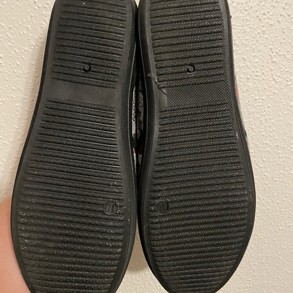 NWOT Disney Mickey Mouse shoes - Picture 3 of 3